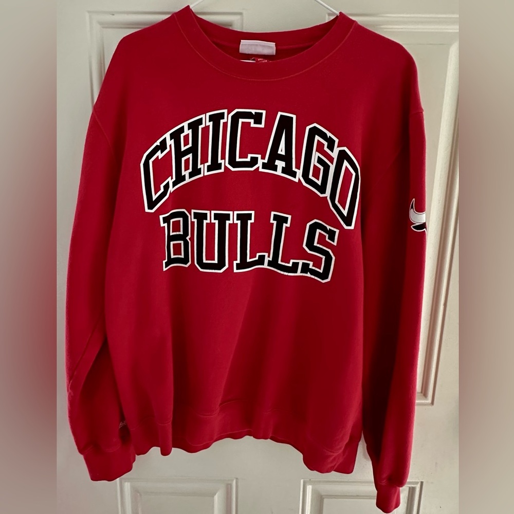 Mitchell & Ness Red Chicago Bulls Crewneck Size Large.